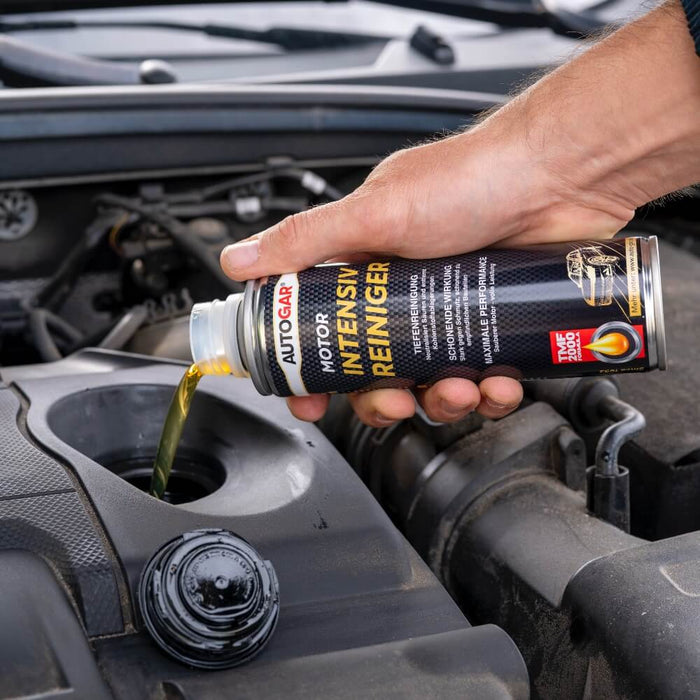 Motor reinigen vor dem Ölwechsel: Ölschlamm richtig lösen