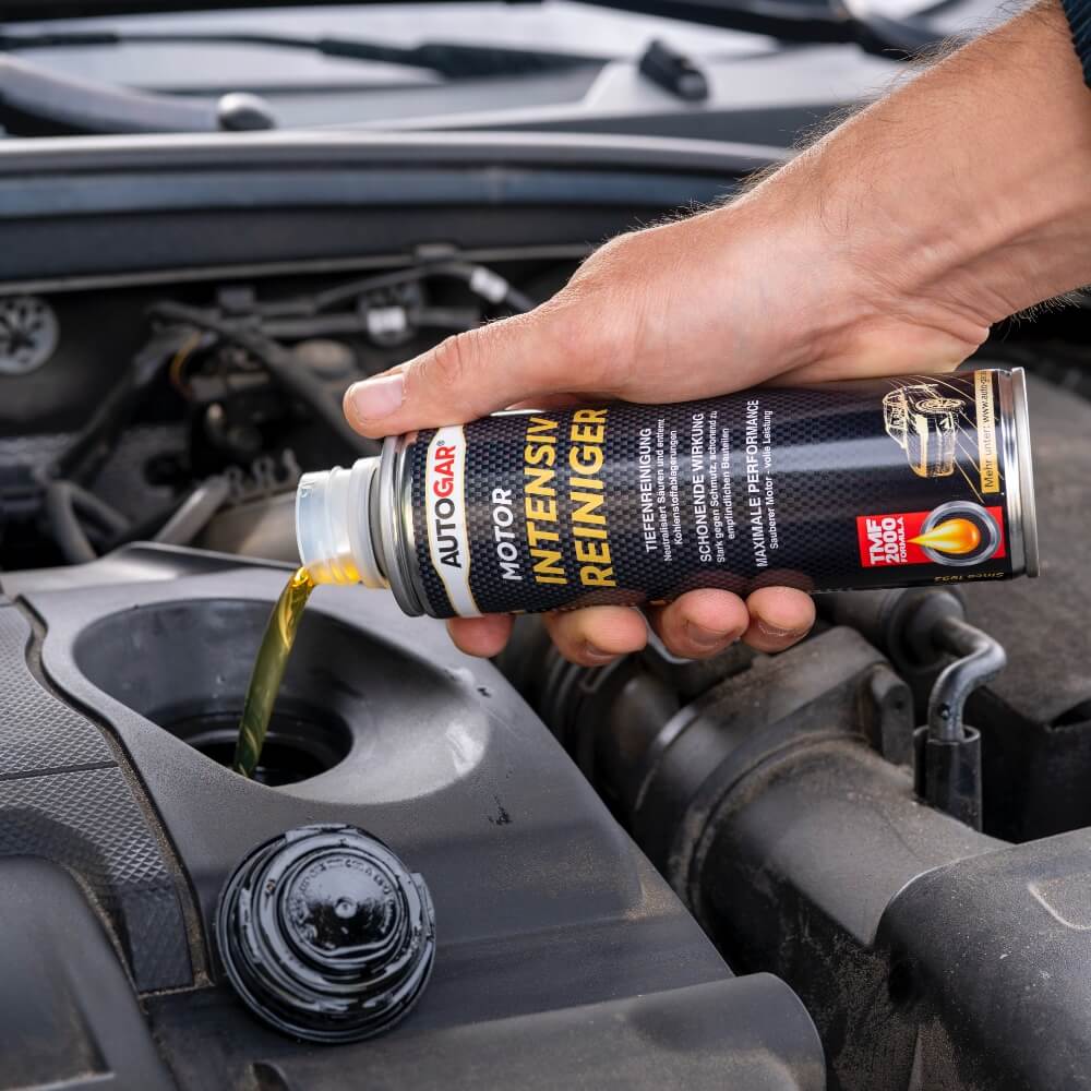 Motor reinigen vor dem Ölwechsel: Ölschlamm richtig lösen